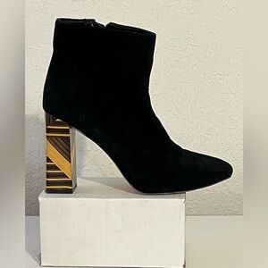 Vince Camuto Women’s Black 
Brynta Geometric Artsy Block Heel Bootie Size 8 M